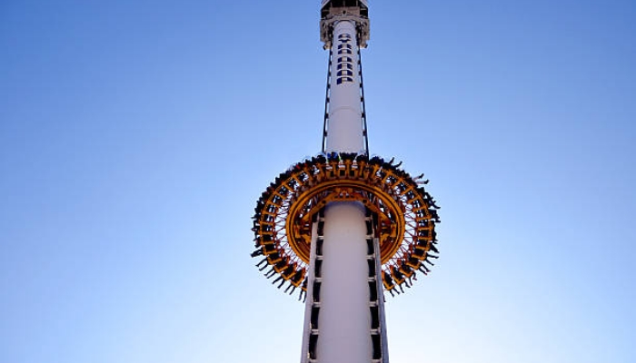 ICON Park Drop Tower, veja esta atração de Orlando e curta uma queda livre incrível.