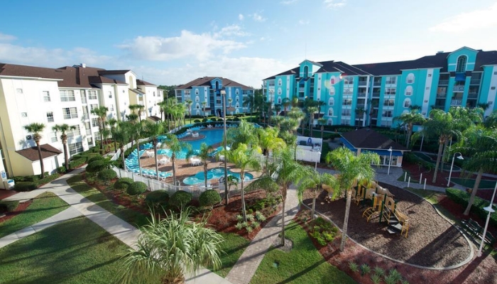 Holiday Inn Lake Buena Vista, um hotel perto dos parques em Orlando cheio de atrativos para sua família. 