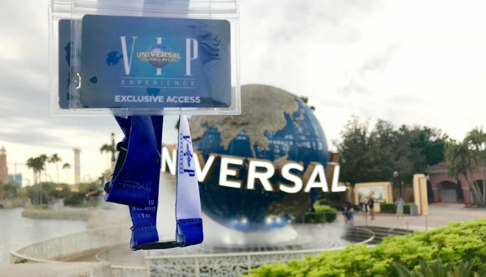 VIP da Universal: é um serviço oferecido diretamente pela Universal na qual a Universal oferece um guia especializado para acompanhar um grupo de visitantes durante um dia nos parques. 