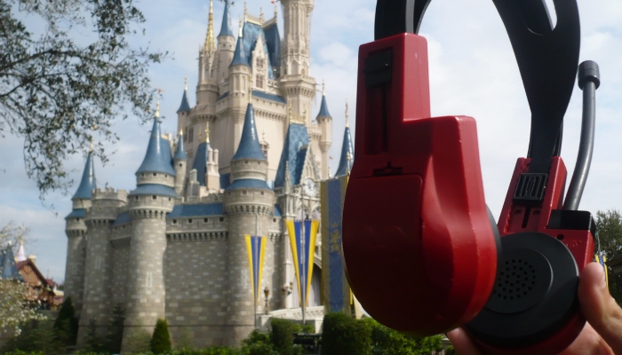Ears to the World: o sistema da Disney que permite aos turista passear pelos Parques e escutar em alguns idiomas. 