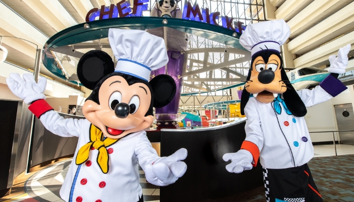 5 Restaurantes com personagens Disney em Orlando, lugares para almoçar e jantar nos parques Walt Disney.